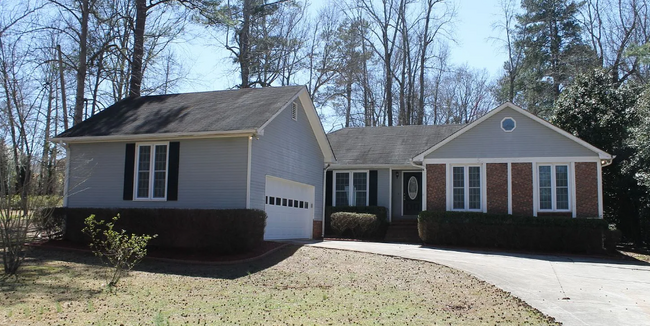 1546 Oakview Dr in Griffin, GA - Building Photo - Building Photo