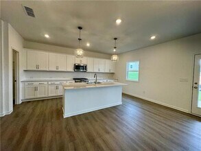 5441 Hargrove Way, Unit 307 in Flowery Branch, GA - Foto de edificio - Building Photo