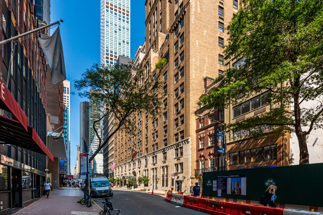 The Lombardy in New York, NY - Foto de edificio - Building Photo