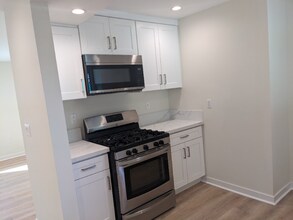 2102 Thurman Ave. in Los Angeles, CA - Building Photo - Building Photo