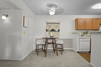 Country Hollow Apartments in Tulsa, OK - Building Photo - Building Photo