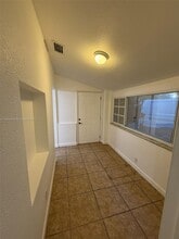1423 NE 175th St in North Miami Beach, FL - Building Photo - Building Photo
