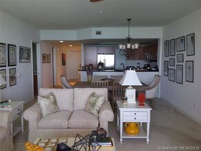 2650 Lake Shore Dr-Unit -1202 in Riviera Beach, FL - Building Photo - Building Photo