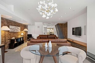 5 E 13th St in New York, NY - Building Photo