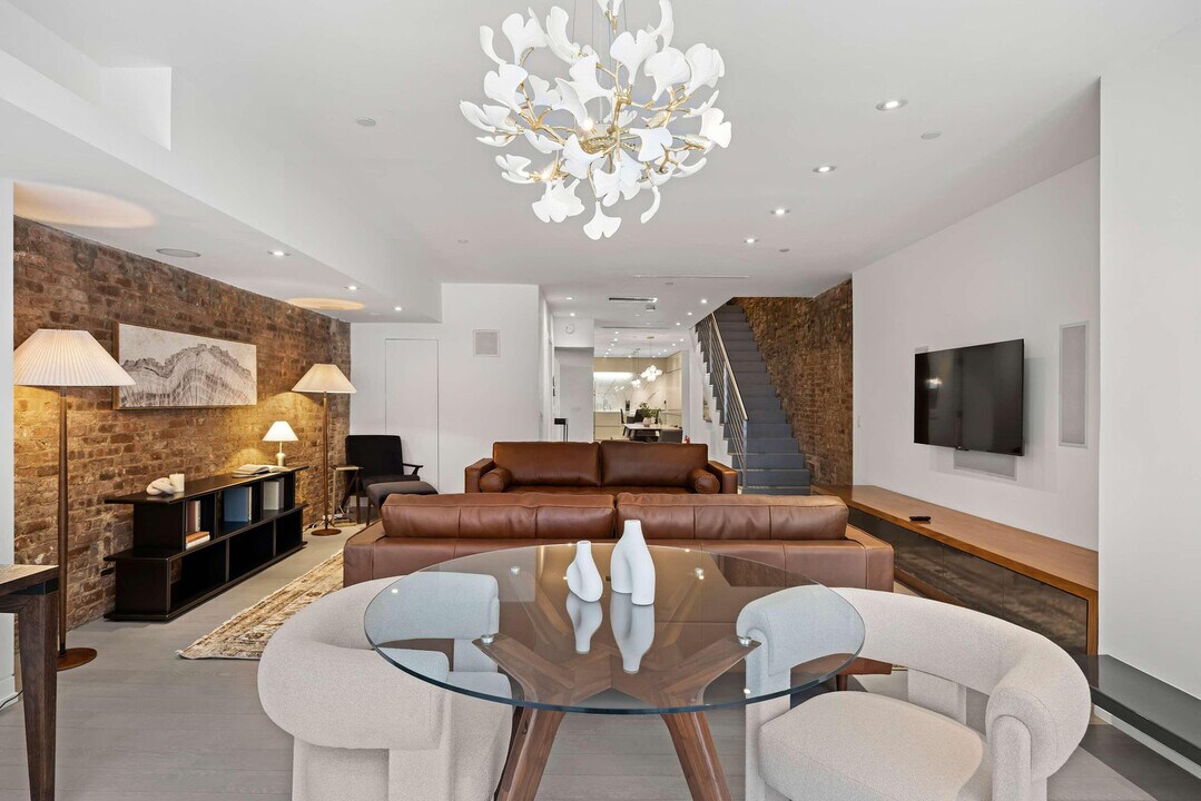 5 E 13th St in New York, NY - Building Photo