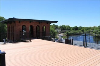 624 Washington St in Coventry, RI - Foto de edificio - Building Photo