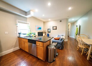 344 Centre St, Unit 1 in Boston, MA - Building Photo - Building Photo