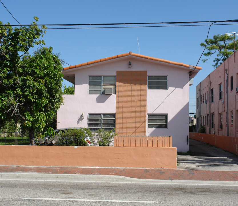 1561 SW 7th St in Miami, FL - Building Photo