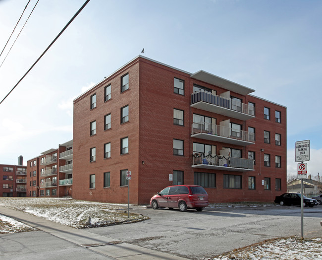 3286 Weston Rd in Toronto, ON - Building Photo - Building Photo