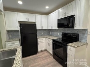 19612 Oak St, Unit 5 in Cornelius, NC - Building Photo - Building Photo