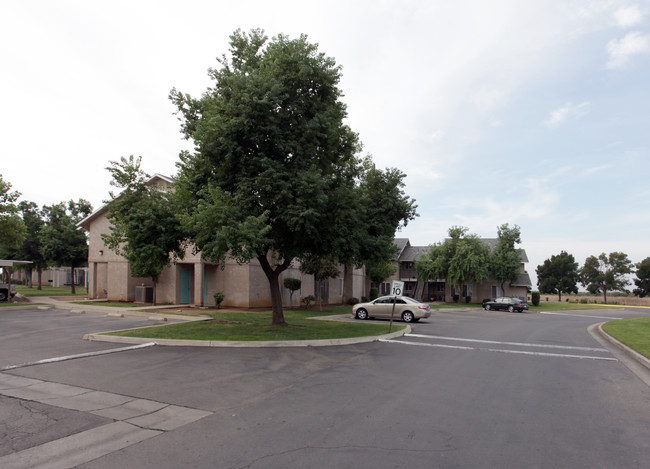 Orchard Village Apartments in Orange Cove, CA - Foto de edificio - Building Photo