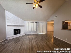 13911 Hohmann Ct in San Antonio, TX - Foto de edificio - Building Photo