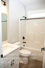 7404 Anselm Ln in Lincoln, NE - Building Photo - Building Photo