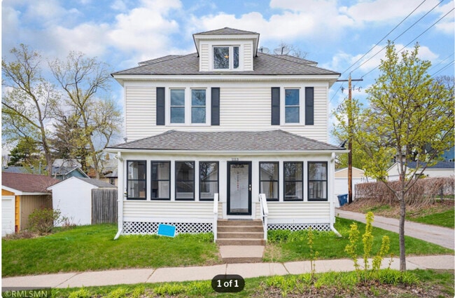 1113 26th Ave NE, Unit 2