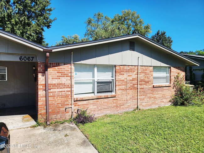 6067 Longchamp Dr in Jacksonville, FL - Building Photo - Building Photo