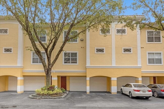 2443 Legacy Lake Dr in Maitland, FL - Building Photo - Building Photo