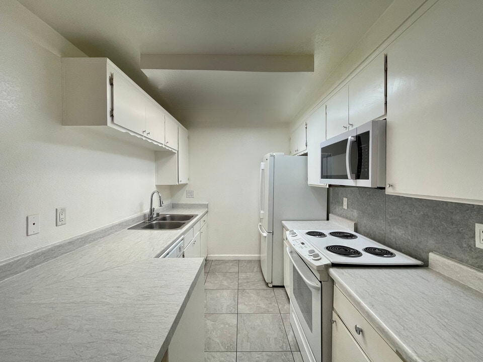 32502 Cathedral Canyon Dr, Unit 75 in Cathedral City, CA - Foto de edificio