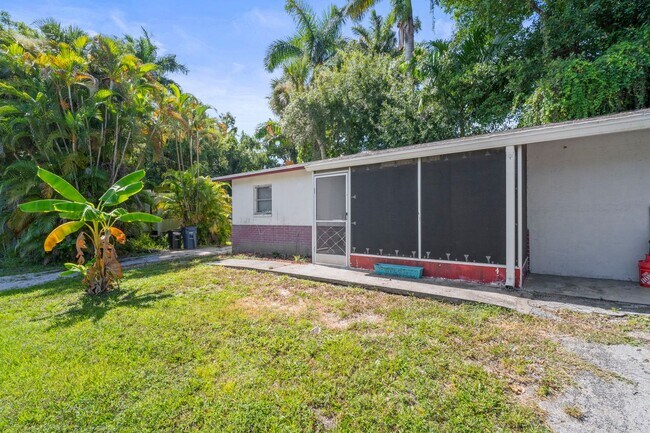 77-77 Cypress St in North Fort Myers, FL - Building Photo - Building Photo