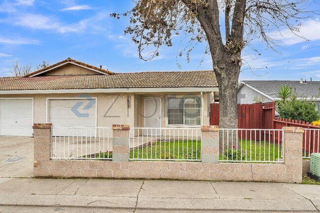 1659 Knickerbocker Dr in Stockton, CA - Building Photo - Building Photo