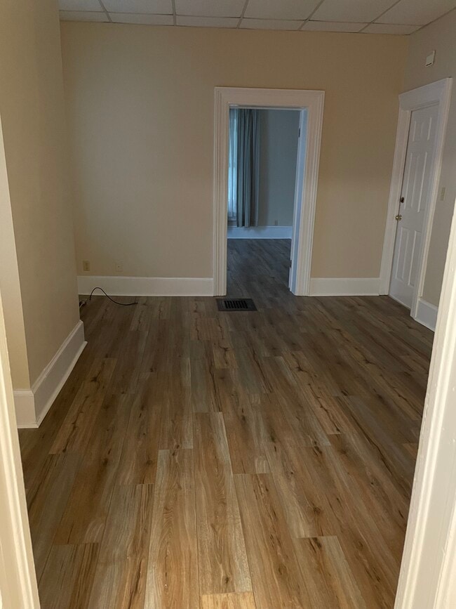 54 Oxford Rd, Unit First floor right in New Hartford, NY - Building Photo - Building Photo