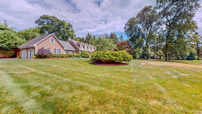 24 Coventry Ln in Fairfield, CT - Building Photo - Building Photo