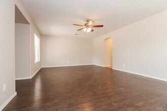 5003 W Pedro Ln in Phoenix, AZ - Foto de edificio - Building Photo