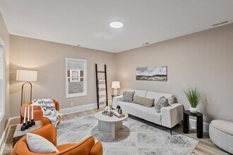 1304 S 14th St in Lillington, NC - Foto de edificio - Building Photo