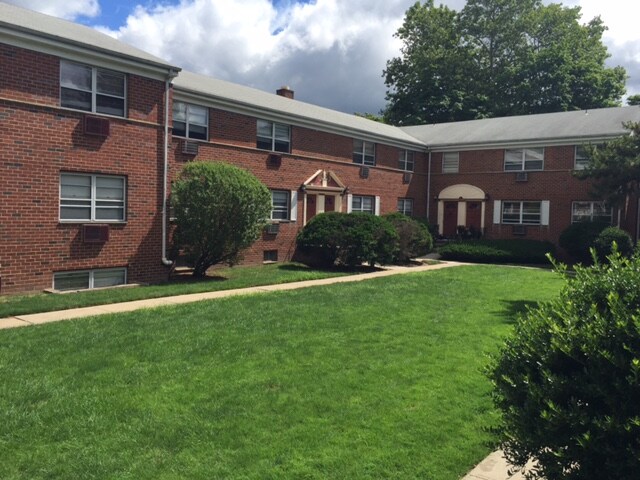 77 Orange Rd in Montclair, NJ - Building Photo
