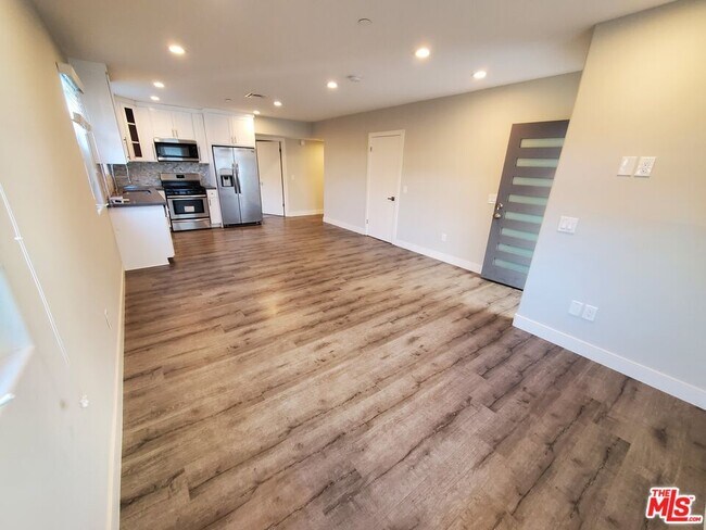3915 Brighton Ave in Los Angeles, CA - Building Photo - Building Photo
