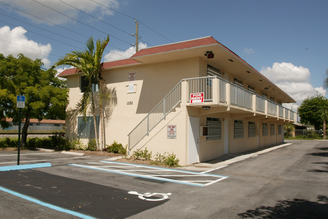 1152 17th Ave N in Lake Worth, FL - Building Photo