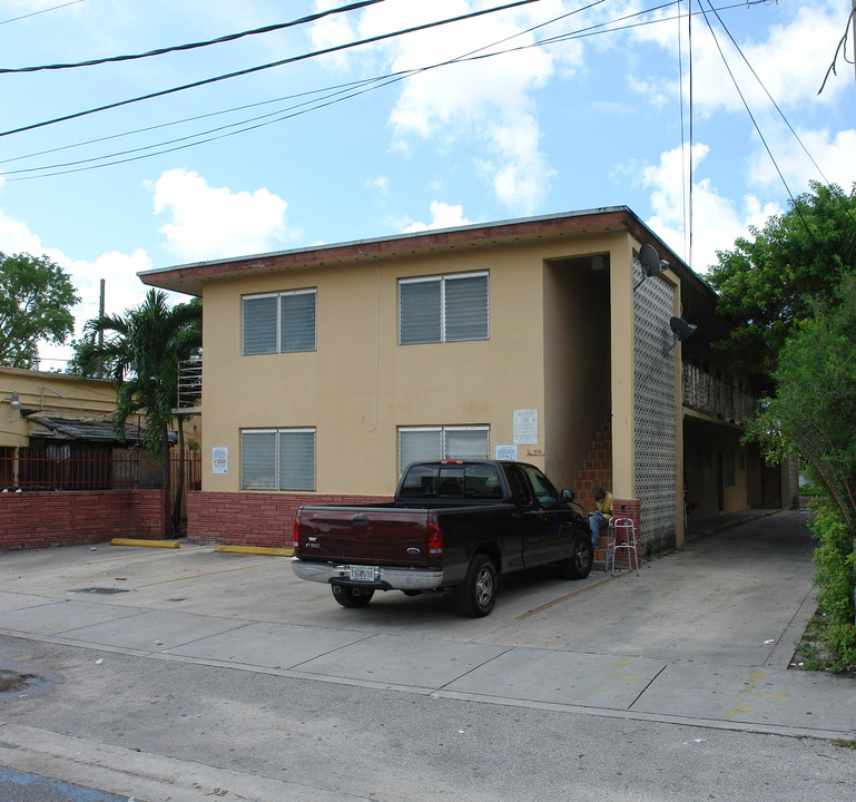 810 SW 3rd St in Miami, FL - Foto de edificio