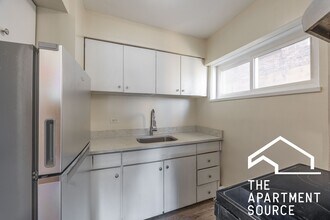 1400 Chicago Ave, Unit 208 in Evanston, IL - Building Photo - Building Photo