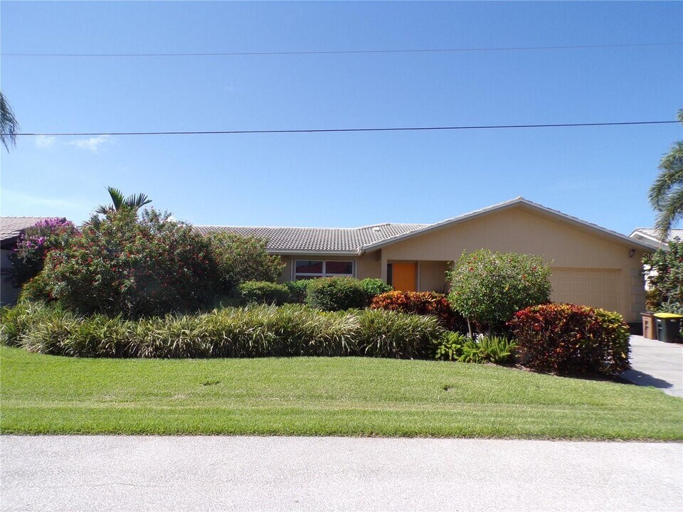 2839 Via Paloma Dr in Punta Gorda, FL - Building Photo
