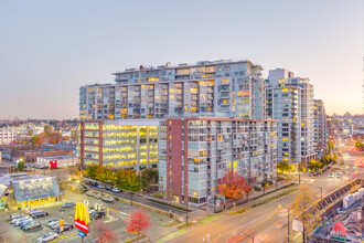 Central & Skybridge Residences in Vancouver, BC - Building Photo - Building Photo