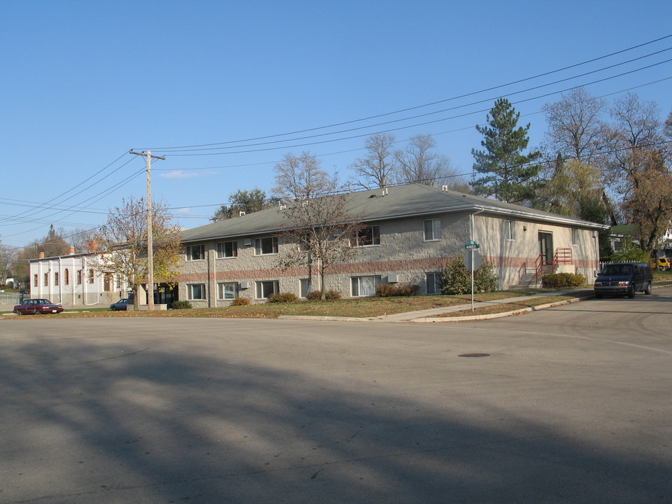 150 Memorial Cir in Clintonville, WI - Building Photo