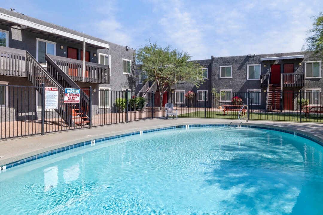 Axio Apartments in Tempe, AZ - Building Photo