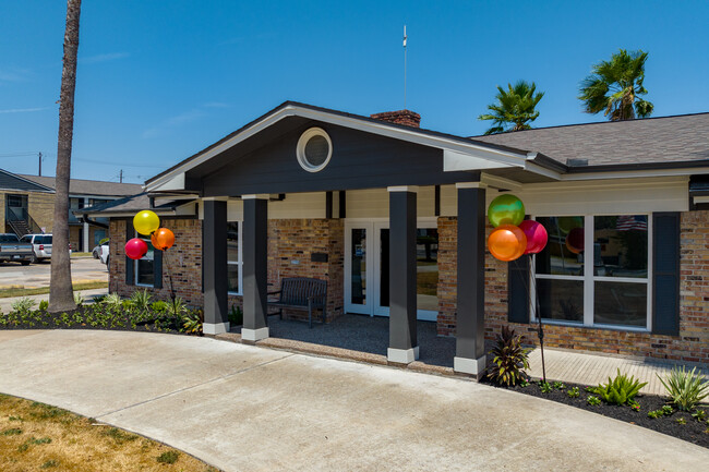 Crossings at Alderson Apartments in Houston, TX - Foto de edificio - Building Photo