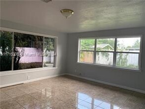 4812 SW 45th Ave in Fort Lauderdale, FL - Building Photo - Building Photo