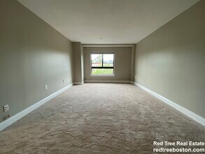 1111 Beacon St, Unit 45 in Brookline, MA - Foto de edificio - Building Photo