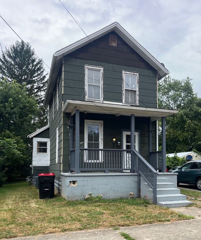 property at 211 S 5th St