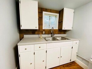 2102 Brackenridge St in Austin, TX - Building Photo - Building Photo