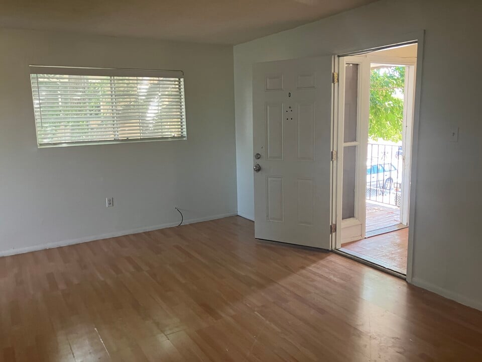 8405 Trumbull Ave SE, Unit D in Albuquerque, NM - Building Photo