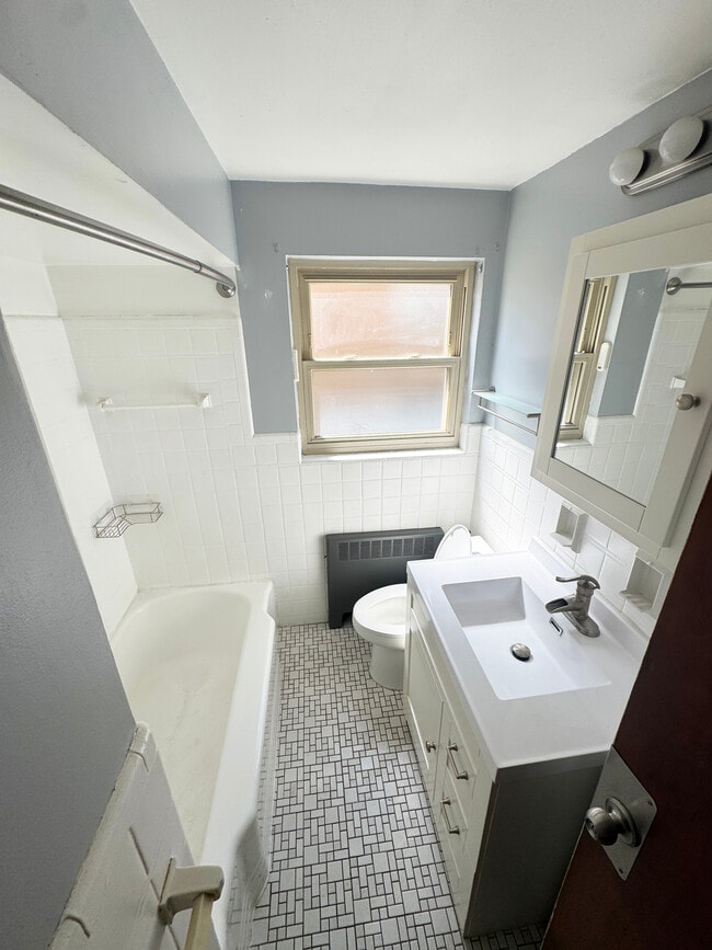 4216 Applegate Ave, Unit 1 in Cheviot, OH - Building Photo - Building Photo