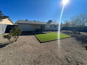 231 Fullerton Ave in Henderson, NV - Building Photo - Building Photo