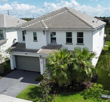 2621 Calistoga Ave in Kissimmee, FL - Building Photo