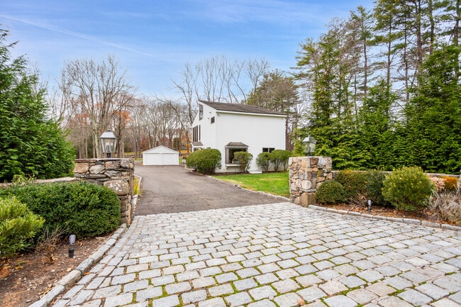 property at 425 Taconic Rd