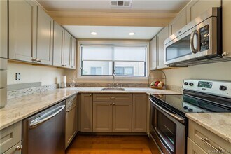 170 Birchwood Cl in Chappaqua, NY - Building Photo - Building Photo