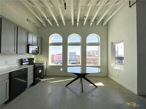 301 N LBJ Dr in San Marcos, TX - Building Photo - Building Photo