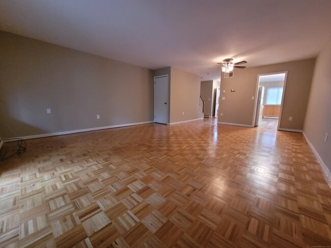 17 Pine Ct in Cromwell, CT - Building Photo - Building Photo