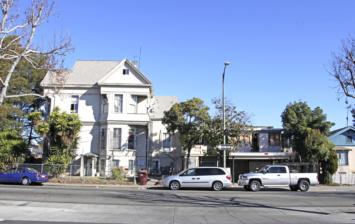 1718 High St in Oakland, CA - Building Photo